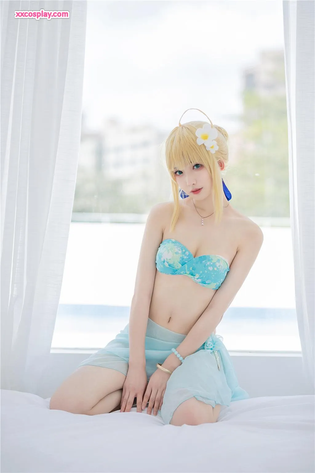 Fengjiangjiang V en Artoria Pendragon - Maillot de bain